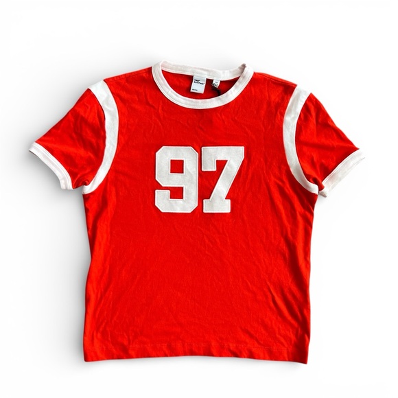 Aritzia Tna Soft Feels All-time Jersey Crewneck T-Shirt with Varsity Graphic - Picture 2 of 9